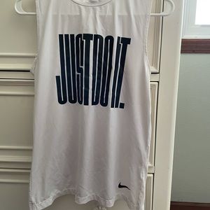 Nike muscle tank EUC